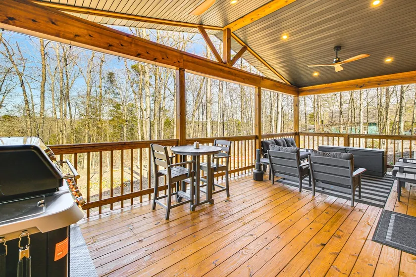 11 Mi to Marina on Lake Hamilton: Cabin Getaway - Image 1