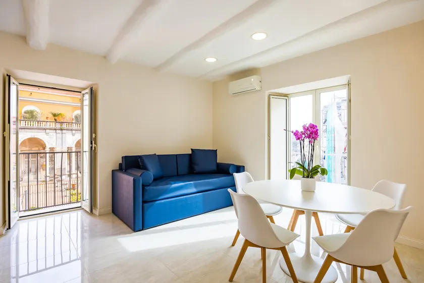 Palazzo Maddaloni Sweet Home By NapoliApartments - Image 1