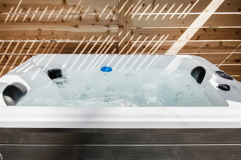 Modern Lux King Suite, w/ Hot tub, Central Omaha! - Image 1