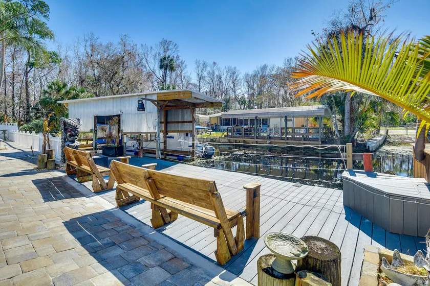 < 1 Mi to Boat Ramp: Canal-front Retreat in Astor! - Image 1