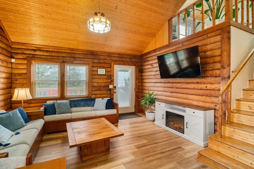 Cabin by the Sea|1-Min Beach·Games·Log Cabin EI - Image 1