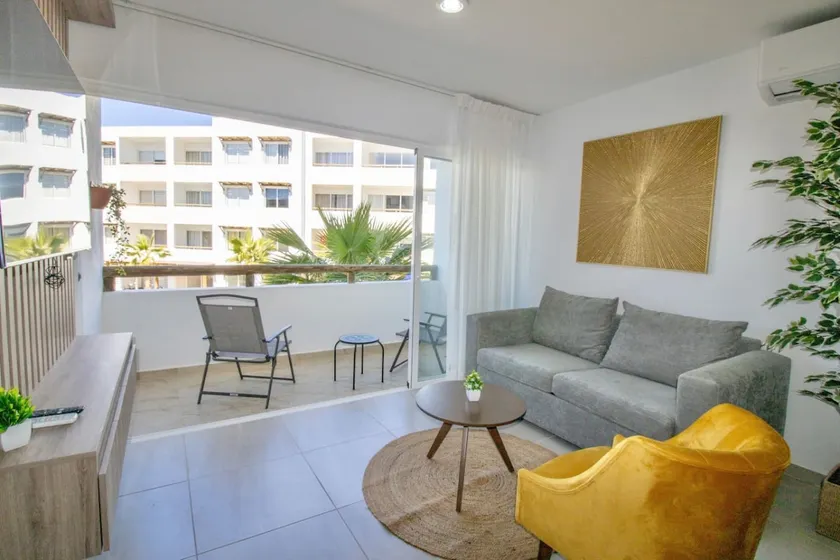 Cerritos · heated pool · 2 BR by GPS - Image 1