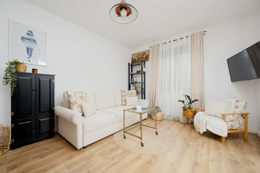 Apartment with Parking and Garden near the PGE Stadium in Warsaw by Noclegi Renters - Image 1