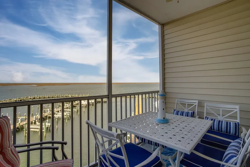 Walk to Main St: Condo w/ Pool Access in Crisfield - Image 1