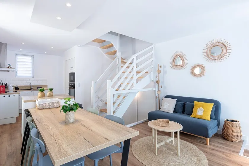 Contemporary home - Walking distance to everything - Image 1