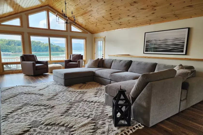 4BR Lake House, Private Dock & Hot Tub, Sleeps 10 - Image 1