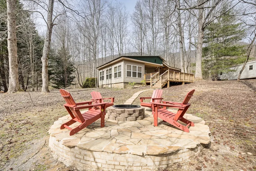 7 Mi to Lake Chatuge: Creekside Cabin w/ Decks! - Image 1