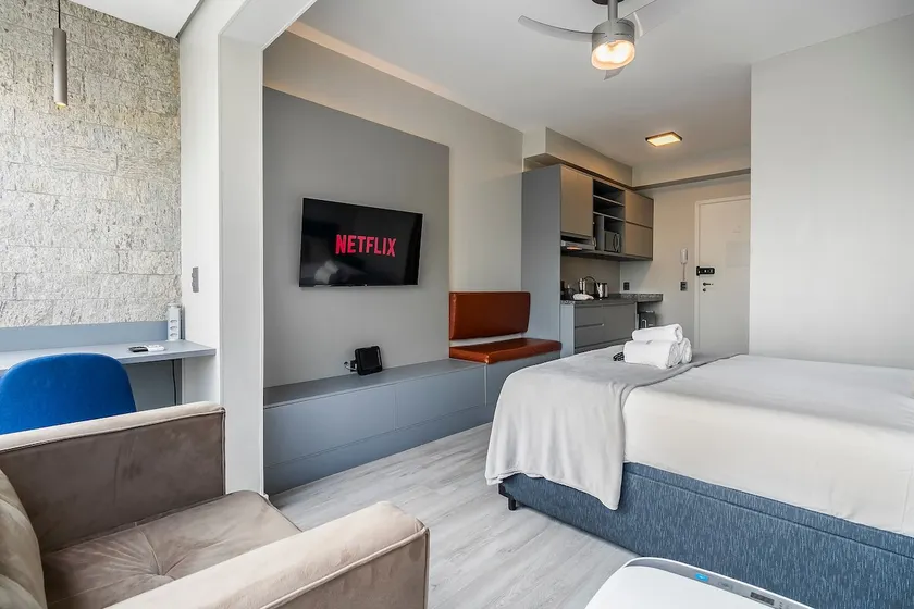 SP Luxury - Queen Bed - High Floor + AC and Swimming Pool - Image 1
