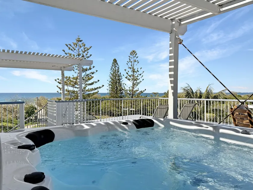 Beachfront Apt w rooftop spa at Marcoola Beach - Image 1