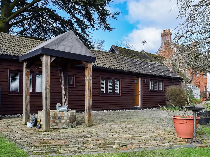 Brooklands Farm Cottage - Image 1