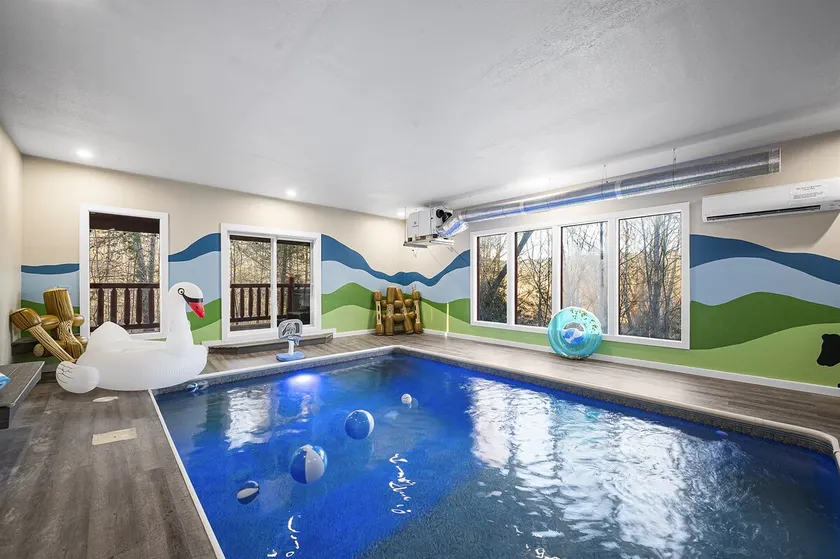 Pet friendly! Private heated pool! Theatre! - Image 1