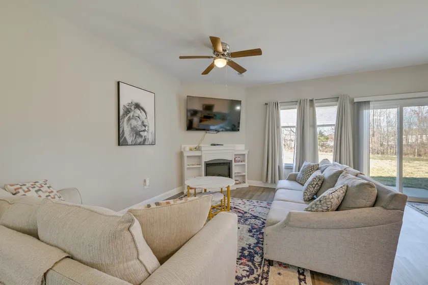 Stay & Play: Spacious Concord Townhome Near Uptown - Image 1