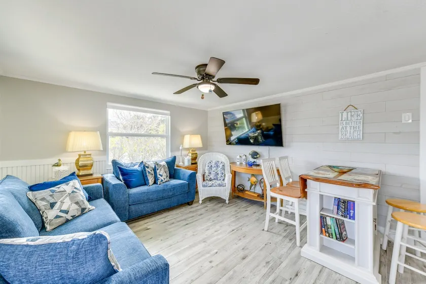 Fish, Swim & Unwind: Anna Maria Apt Steps to Beach - Image 1