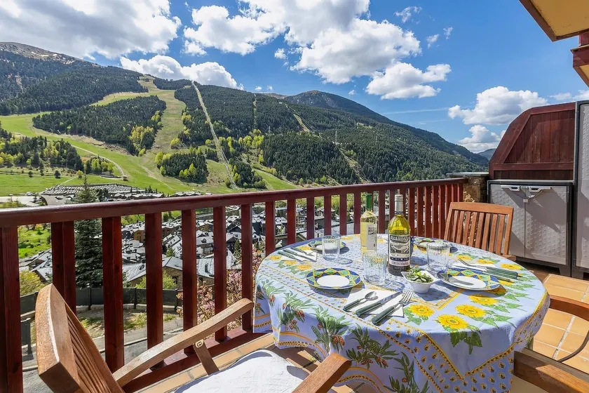 Andorra Stunning Views Apartment - Happy Rentals - Image 1