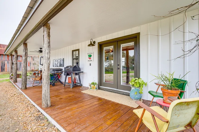 Large Yard + Pond: Fayetteville Rural Retreat - Image 1