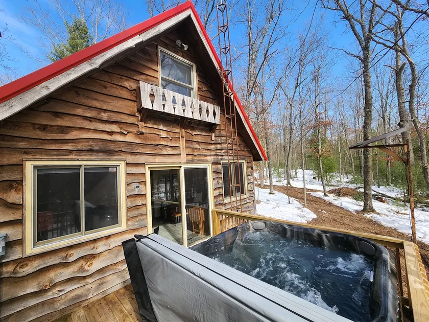 Hawkins Hideout Cabin, Starlink Wi-Fi, Hot Tub! - Image 1