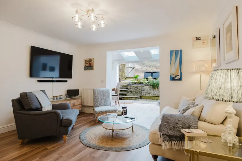 Stylish Retreat with Private Garden in Tetbury - Image 1
