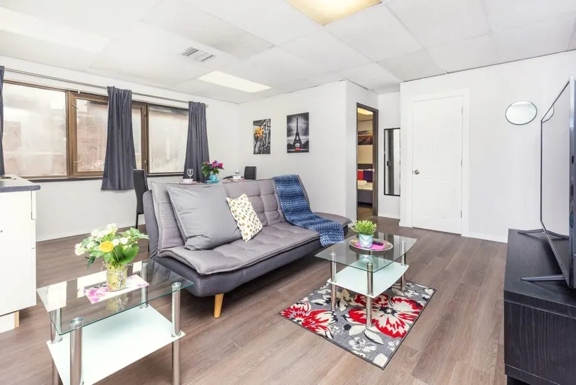 Modern Condo near Chinatown close to Little Italy - Image 1