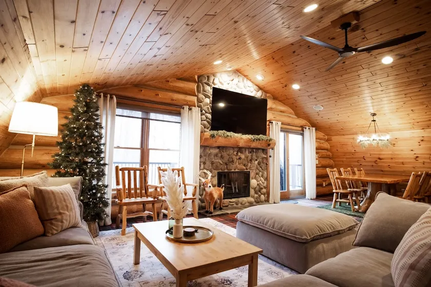 Family Cabin - Indoor Hot Tub, Rec Room, Rock Wall - Image 1