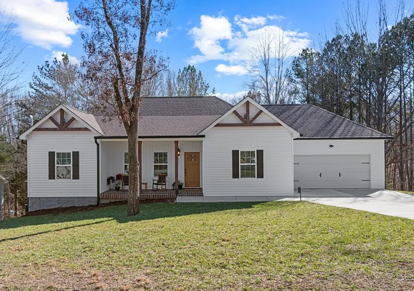 Shady Cove Retreat With Peaceful Views Firepit with Marina and Lake Access Nearby - Image 1