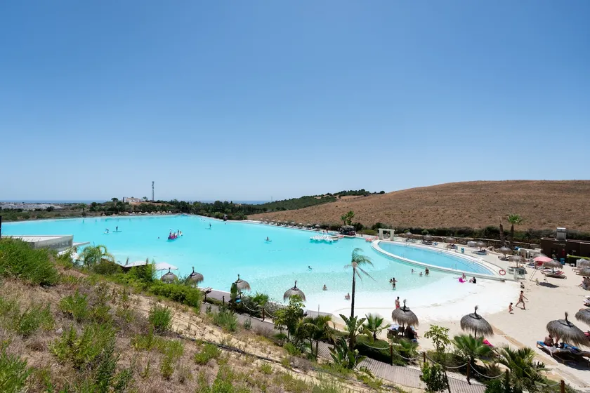 Alcazaba Lagoon Apartment with Private Beach, Pools, Gym, Sauna, Hot Tub & Fully Equipped Kitchen - Image 1