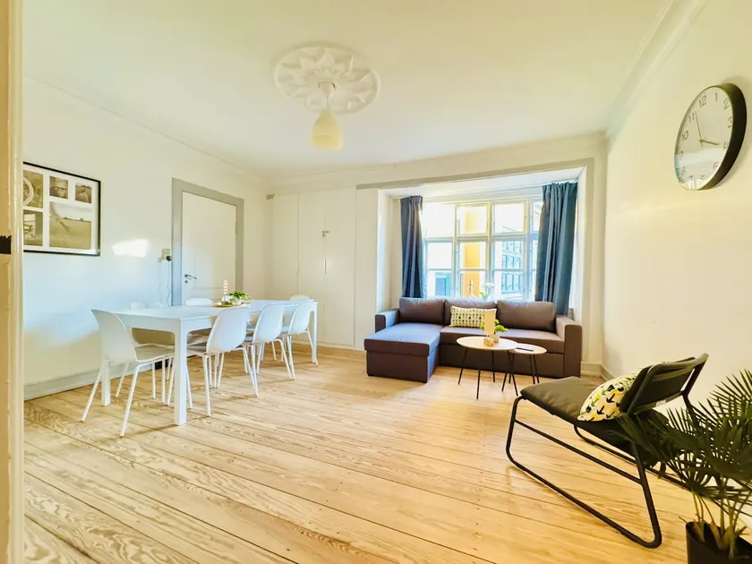 aday - Beautiful and Spacious 4 bedroom - Heart of - Image 1