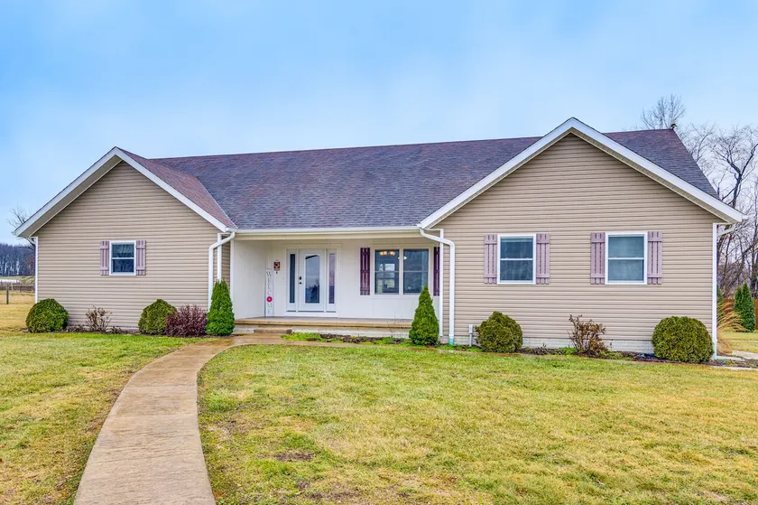 ‘Meadow Edges’ w/ Yard & Views in Odon - Image 1