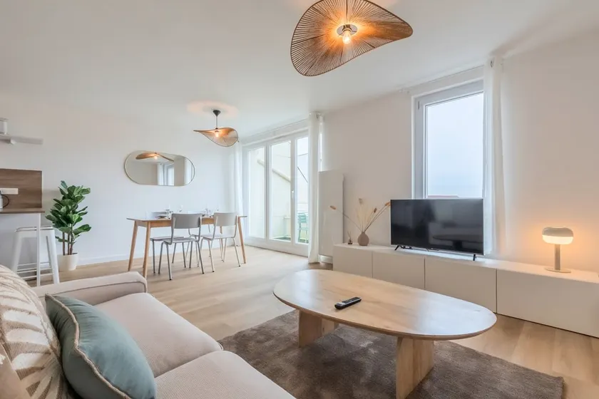 2 bedroom apartment with parking and balcony - Image 1