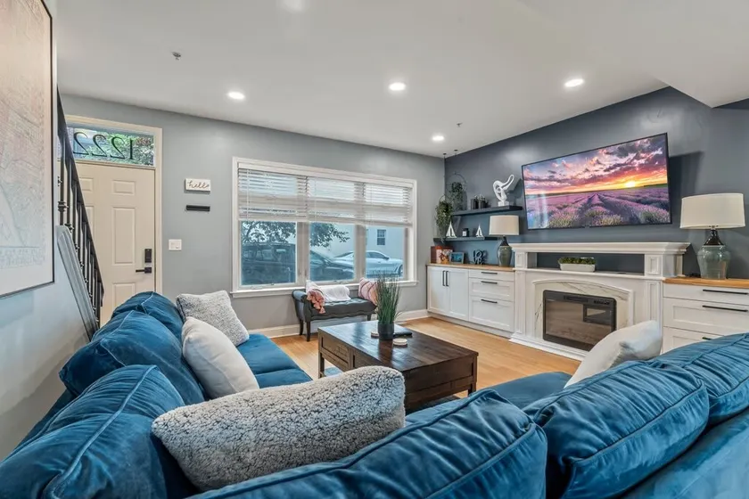 Spacious 3 BDR Home | Home Theatre | Pool Table - Image 1