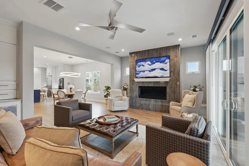 Luxury Living at its Finest – 3BD/3.5BA (Sleeps 6) - Image 1