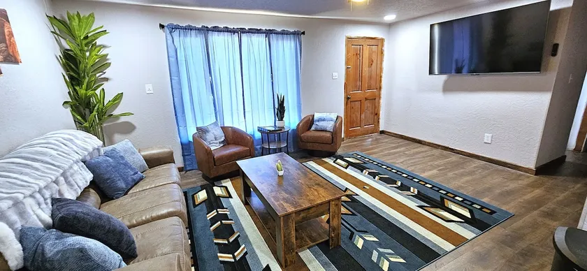 1Bd, King, Brkfst, Large TVs, WD, Sleeps 4, BBQ - Image 1