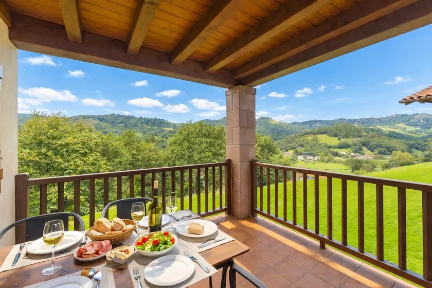 Large charming country house surrounded by nature - Image 1