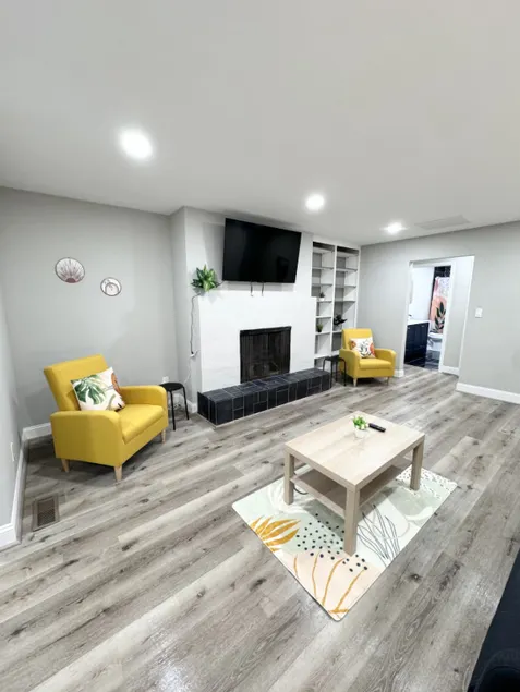 Spacious Jamestown 3BR | Near Furniture Market - Image 1