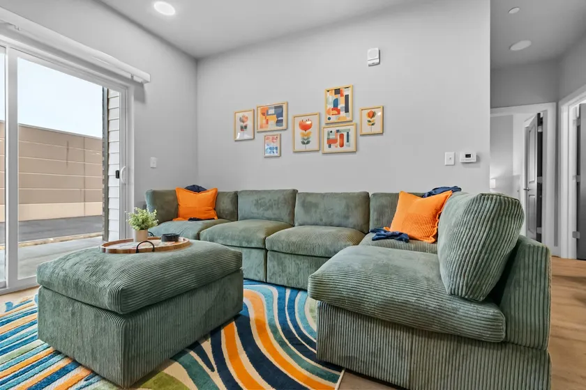 Roger That | Modern 1BR Near AMP & Bentonville - Image 1