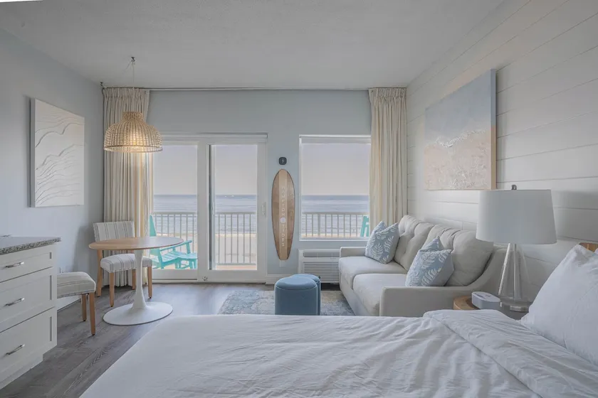 Hampton Tides-Ocean View-Top Floor With Balcony - Image 1