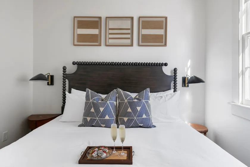 Ivory Loft Downtown | Close to Shops & Restaurants - Image 1