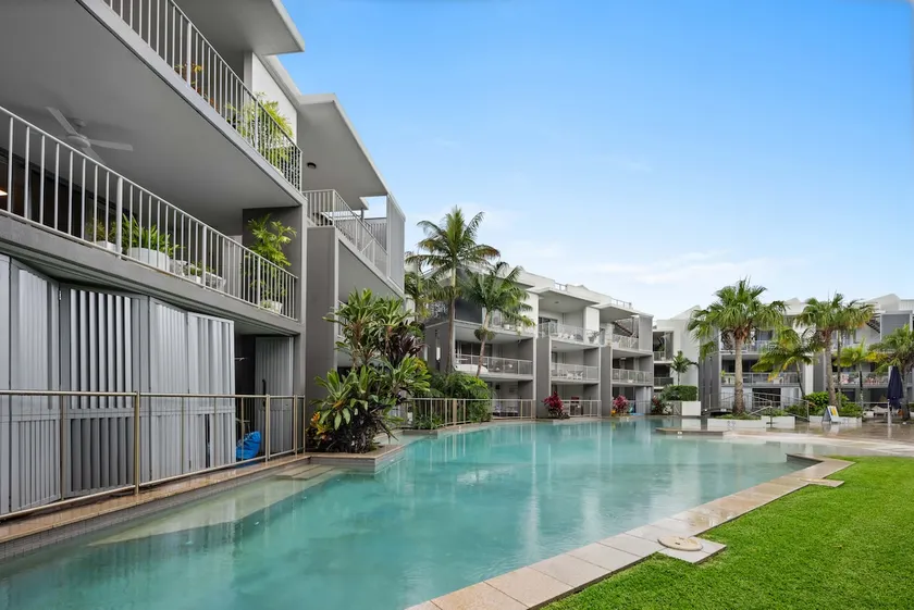 Serene 3 Bedroom Poolside Retreat at Drift - Image 1