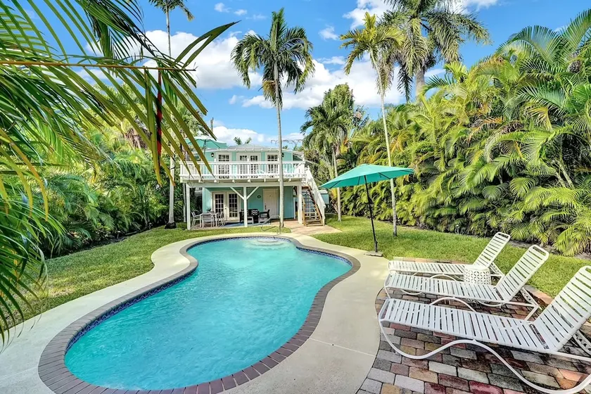 The Blue Pearl - Soak Up Views from a Scenic Poolside Upper Deck - Image 1