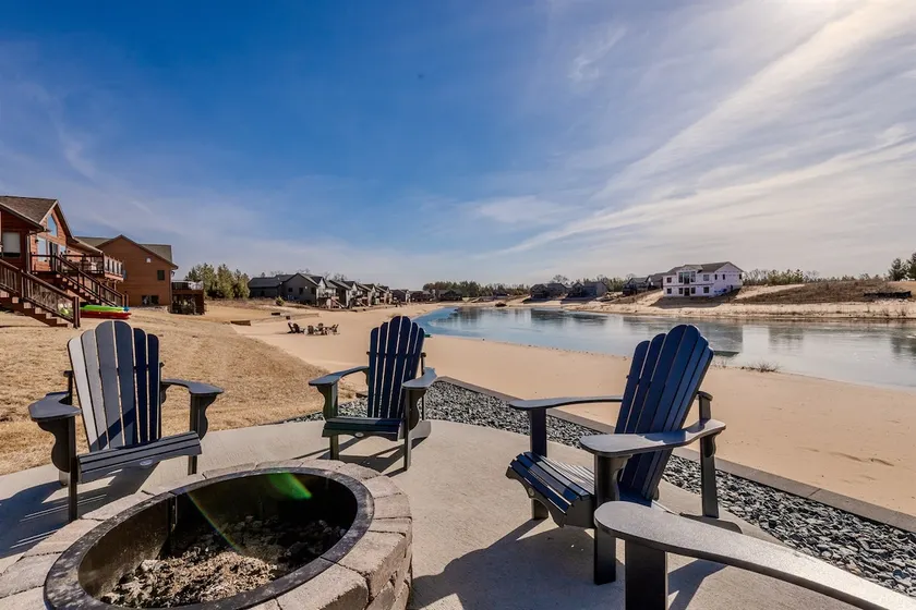 Private Chef|Sleeps 16|Beach|Games|WI Dells 28 Mil - Image 1