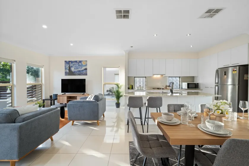 Fig & Fern - Modern Comfort between City & Coast - Image 1