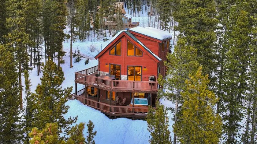New Chateau Coronet with Mountain Views & Sauna - Image 1