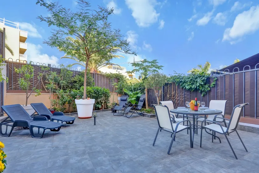 The Garden Apartment, Garage, Fiber, Air Con - Image 1