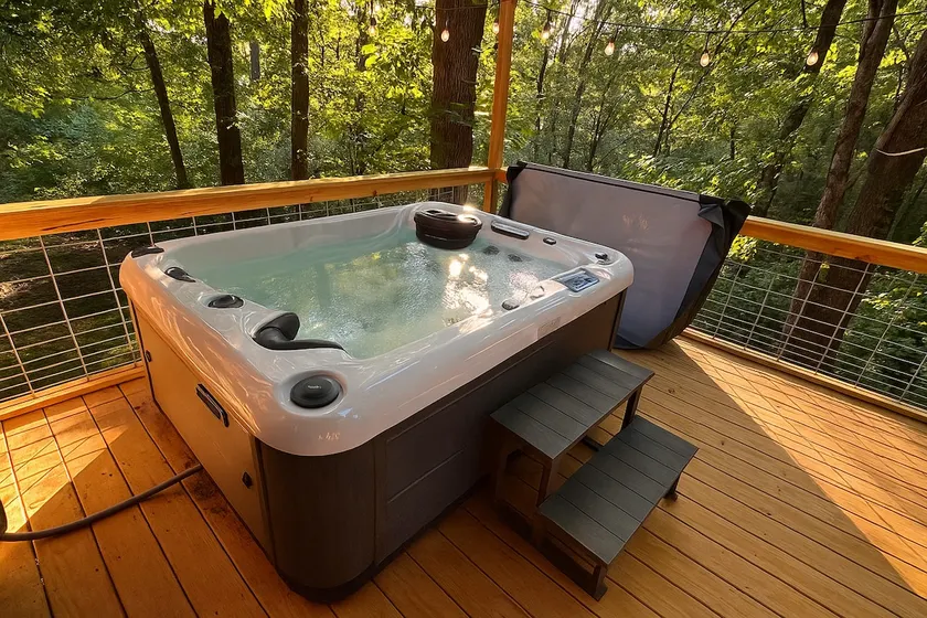 The Retreat | Couples Cabin w/ Hot Tub - Image 1