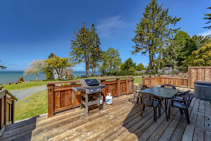 Wild Ocean Views, wrap-a-round deck and hot tub! - Image 1
