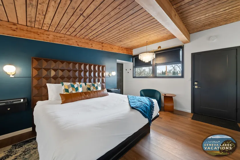 The Eastpoint Suites 4, 5 & 6-Walk to lake or town - Image 1