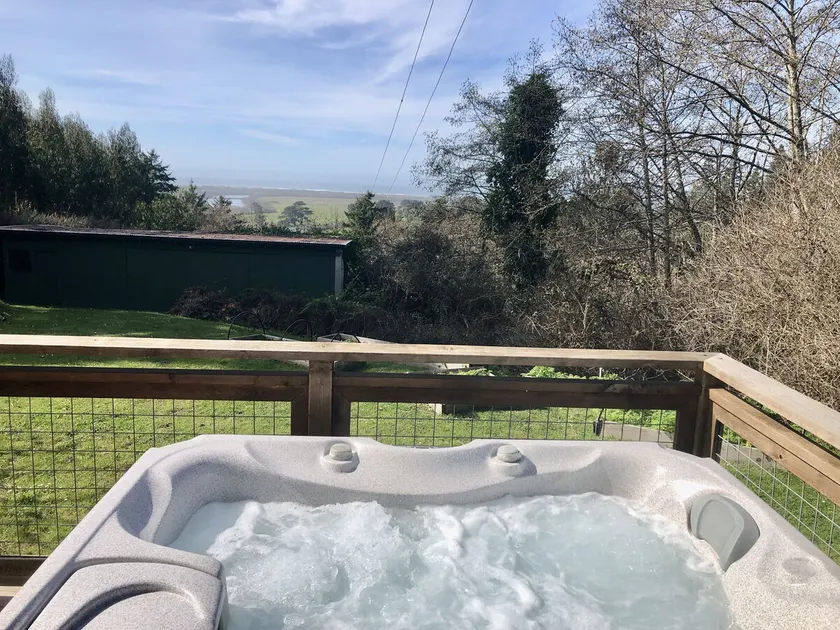 Stellar Ocean & Pasture Views -BBQ Deck- Hot Tub - Image 1