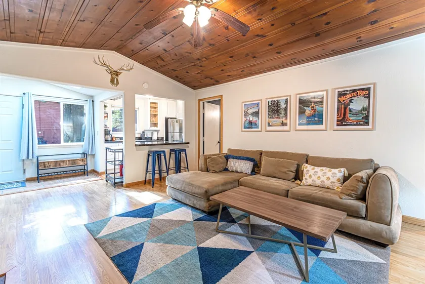 Float Home -Cozy 3 BR & Dog Friendly - Image 1