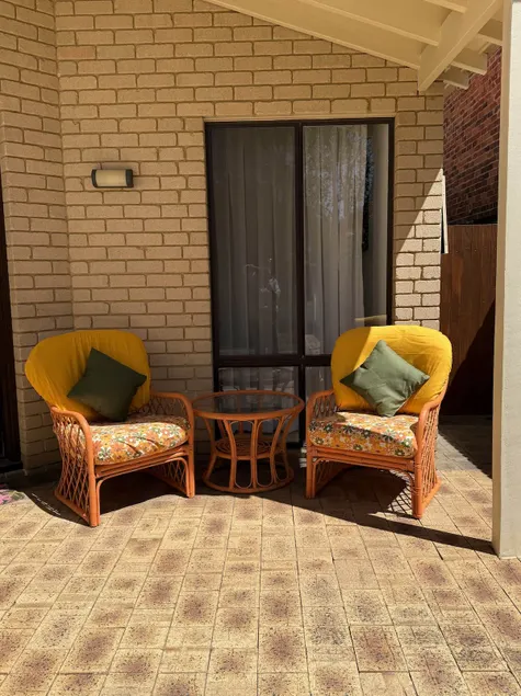 17 Rare Cool Urban-Style Nedlands 4BR-Parkng&Pool - Image 1