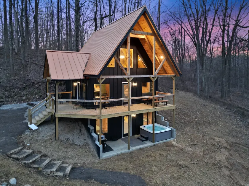 Timberline Retreat | Hocking Hills, Hot Tub - Image 1
