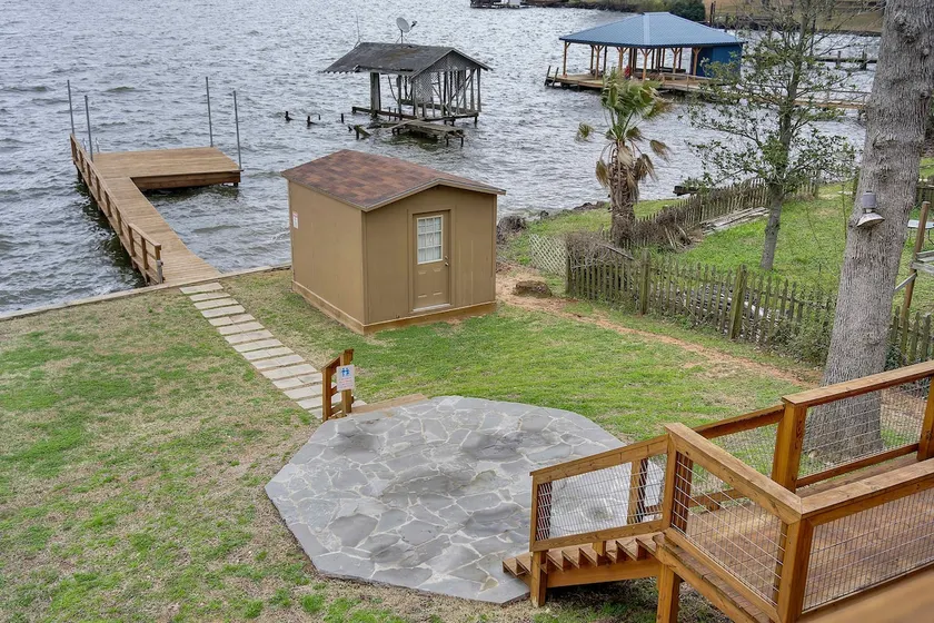 Little Red Lakehouse - Image 1